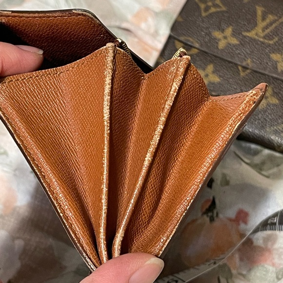 Louis Vuitton Wallet - Picture 2 of 5